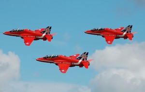 RAF_Red_Arrows_depart_RIAT_Fairford_14thJuly2014_arp
