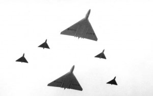 Avro_707s_and_Vulcans_Farnborough_1953